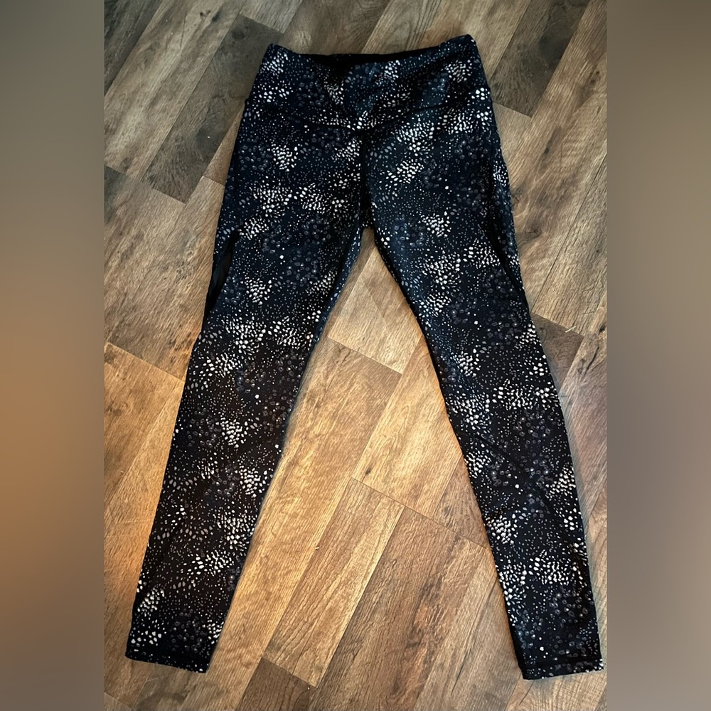 Black and White Patterned Victorias Secret Leggings